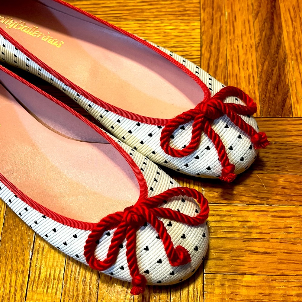 Pretty Ballerinas Heart Print Flats – Red Trim & Bow – Size 37